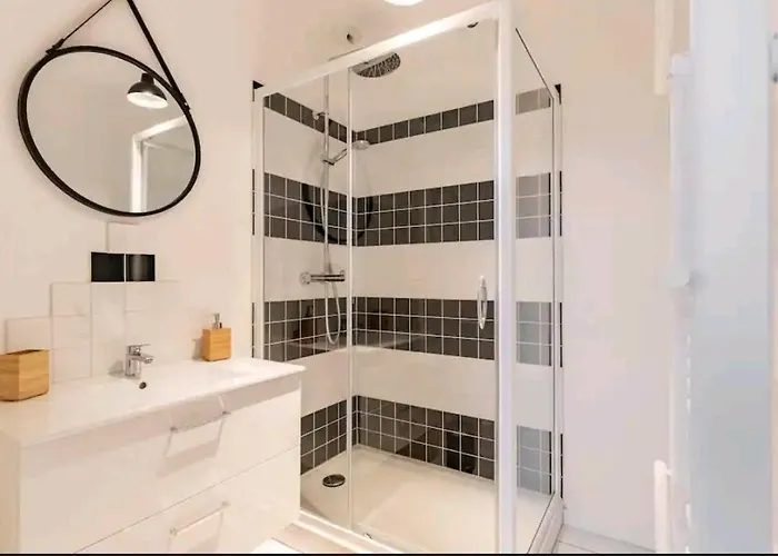 4 Spacieux, Chaleureux, Hyper Centre 300m De La Apartment